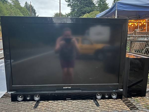 Sceptre Flat Screen TV and Samsung Sound System Works Perfect! 46in. 1