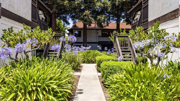 On-site maintenance, 3 Furnished Clubhouses, Studio 1BA 1