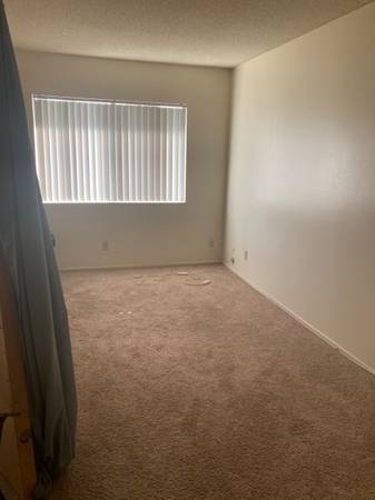 RIVERSIDE ROOM FOR RENT 1