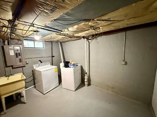 $1300.00 / 3br - Coming Soon - Single Family - 3 bedroom 1 1/2 bath63813312575233124