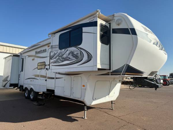 2010 montana 5th wheel 5 slides 1