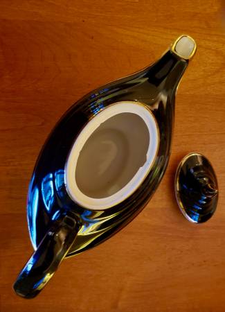 REDUCED! Midcentury Hall China "Aladdin" Teapot Black & Gold - $15 (Columbia, MO)63471026695683121