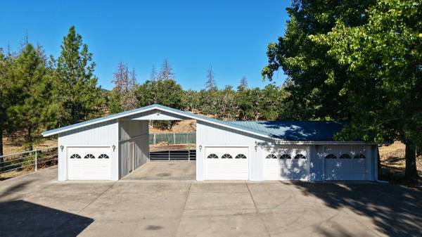 $625,000 / 3br - 3102ft2 - đ˛đĄ COUNTRY LIVING ON 12+ ACRES (461 Sawyer Road, Shady Cove)64192590882051123