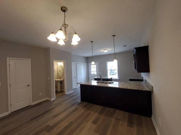 $1,799 / 3 habitaciones - 1522 pies cuadrados - Reducción de precio para esta hermosa casa adosada (LA VERGNE)63673234008449122