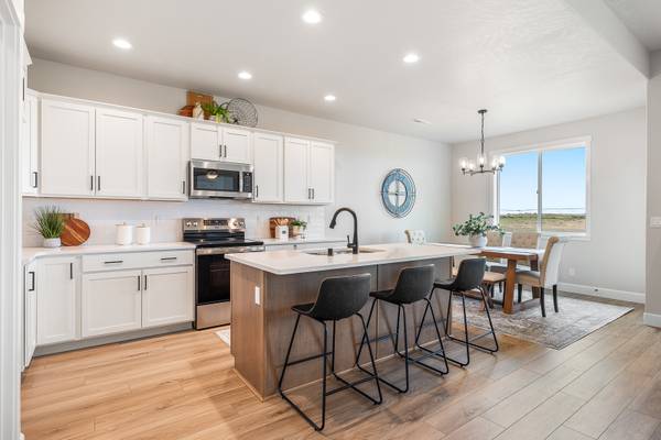 $529,900 / 3br - 1687ft2 - 🌿OPEN HOUSE | NEW PRICE! The Addison features an RV Bay! (Pasco)63686635066369123