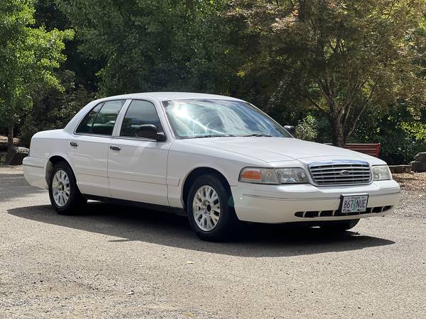 2003 Ford Crown Victoria V8 LX 1-Year Powertrain Warranty - $5,750 (Corvallis)63470782619649122