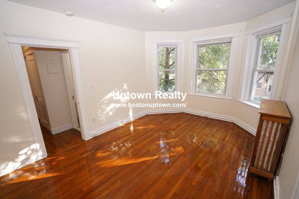 $2,195 / 1br - ¡BAJO PRECIO! Un dormitorio en Packard's Corner disponible ahora. ¡SIN COMISIÓN! (Allston)63655181231107120