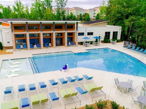 $1,437 / 2br - 1102ft2 - Spacious Walk In Closets, Coffee Bar, Kitchen Islands (Open Space Parking in Community)63925335300867120