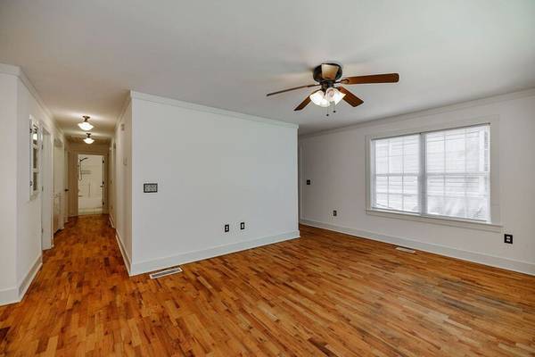 $940 / 3br - Spacious 3-bedroom, 3-bath home is located near downtown (Athens, GA)63825472624771121