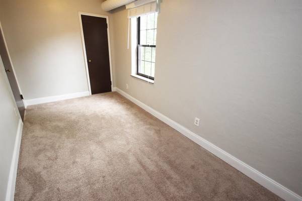 $1,849 / 2br - ✨ INCREDIBLY RENOVATED 2 BR In Shadyside On 5th Ave!  ✨ (Shadyside, Pittsburgh)64013531996419123