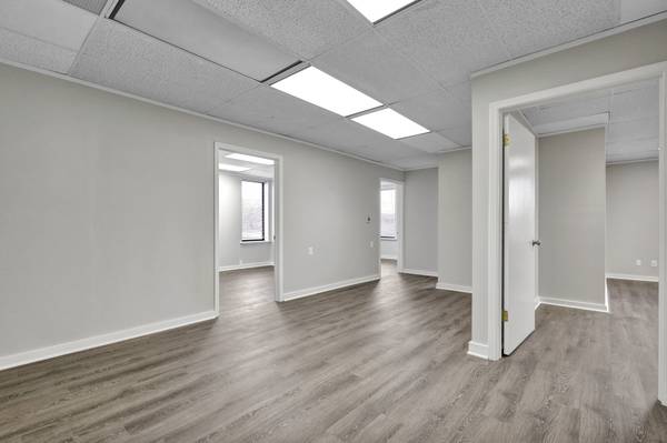 $150 🌟Espacio de Oficina Prime en Alquiler - 835 Louisa St. 🌟 (Lansing)63620337538051123