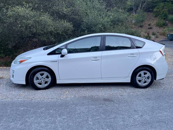 Toyota Prius 2011 - Loaded! Leather, Sunroof, etc. SUPER CLEAN! - $9,850 (novato)63654703193345120