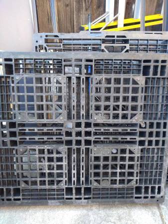 plastic pallets 1