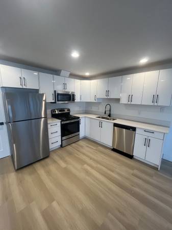 $1,650 / 2br - 1100ft2 - Newly Renovated, 2 Bed/1 Bath Apartment in Sumas, Available Now! (Sumas)63920957883010120