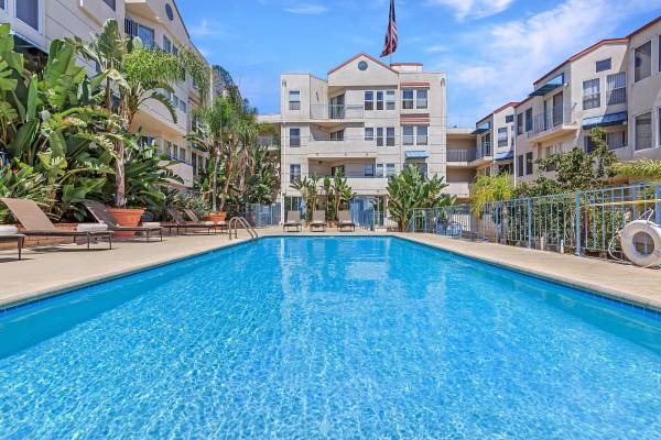 $2,249 / 1br - 652ft2 - ¡Ubicado en Los Ángeles!, 1B/1B, Casa club (930 Figuroa Terrace, Los Ángeles, CA)63912984274050120