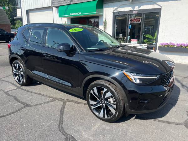 2025 Volvo XC40 AWD - $39.900 (Holyoke)63469900276227122