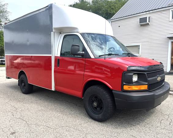 Furgón Chevrolet Express 3500 2013 con cajas, ruedas personalizadas, limpio - $9.990 (Hampton NH RT1)63615211485443121