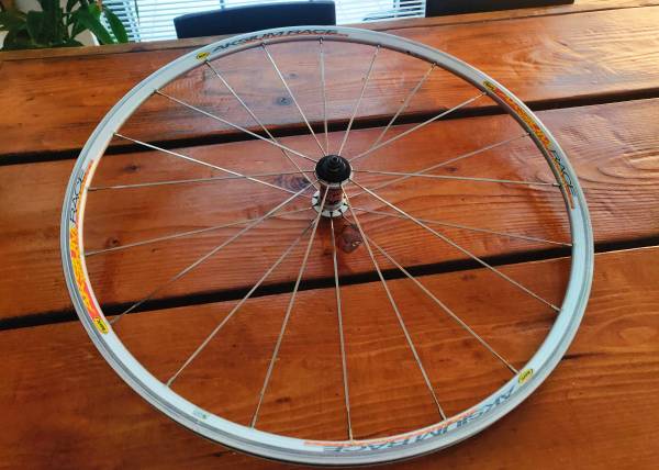 Mavic Aksium 20 Blade front rim 1