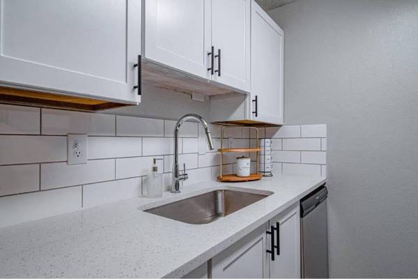 $1,960 / 3br - 1875ft2 - Open Floor Plans, Laundry Facility, Pet-Friendly, Baseboard Heaters63794895482883123