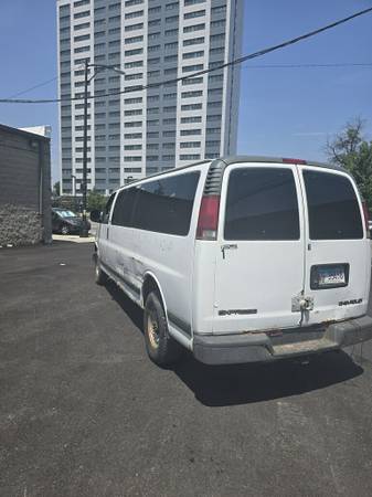 CHEVROLET 350 EXTENTED VAN - $2,950 (Chicago)63493739115009123