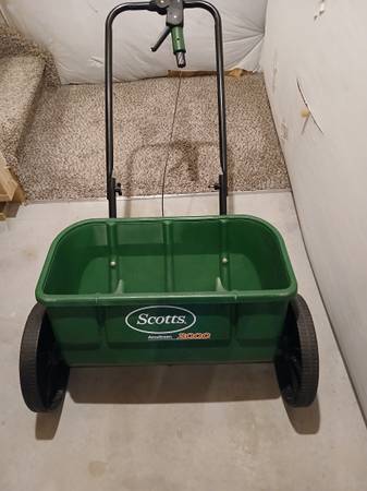 Scotts Lawn Speader 1