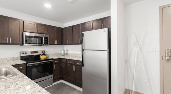 $1,110 / 4br - New Apartment Lease 5 minutes from UMass Lowell (Lowell)64213540968578123