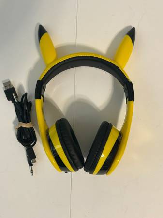 Pokémon Pikachu Bluetooth Headphones 1