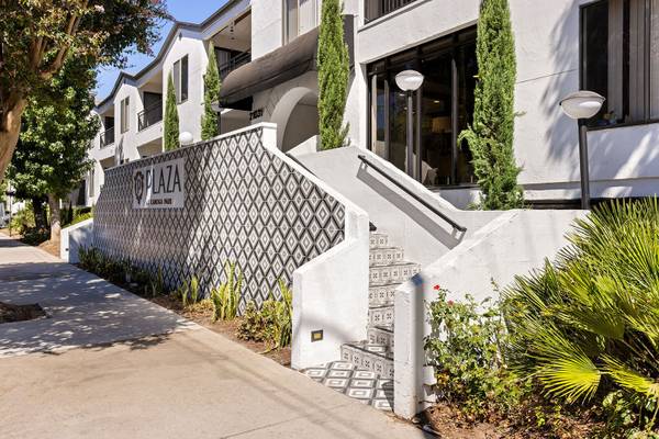 $2,510 / 2br - 945ft2 - Designer 2Bed/2Bath with Custom Cabinets & Dishwasher (21031 Parthenia St, Canoga Park, CA)63953220739586122