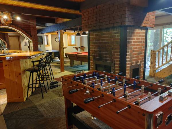 $1,680 / 8br - 4500ft2 - 9 br, 5 ba, 2 fireplaces, airhockey, pool table, 3 TVs, grill, 3 decks (North Conway, NH, fall/winter availability)63931656287106123