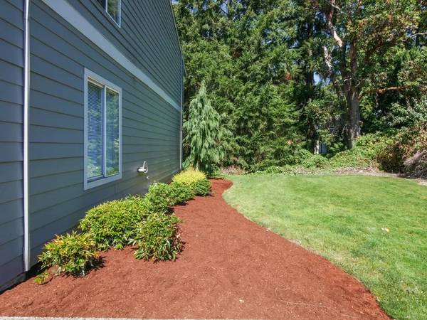 $1,350 / 1br - 590ft2 - Washer/Dryer in select unit, Spacious Closets, Laundry Facilities63786685094659124