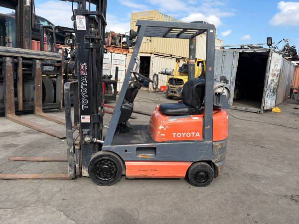 2000 TOYOTA 42-6FGCU15 – 3,000 LB FORKLIFT – SIDE SHIFT TOYOTA FORKLIF 1