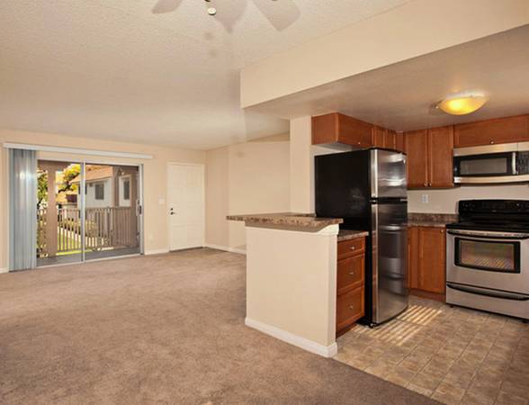 $3,295 / 3br - 1 MES GRATIS AHORA + Atractivo de Tres Dormitorios - Entrada Controlada con Puerta (La Mesa)63819361630209122