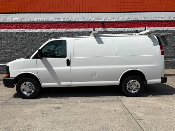 2011 CHEVROLET EXPRESS G2500 297K.MI.CARGO+ROOF RACK WHITE VAN**SALE** - $5,800 (PORTLAND OREGON)63474809836673123