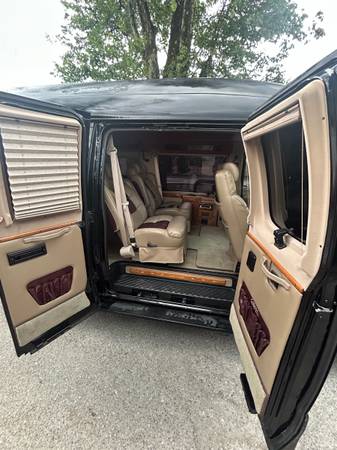 2001 Ford E250 Furgoneta de Viaje Convertida Eclipse - $10,000 (Silver Spring)63618565539585122