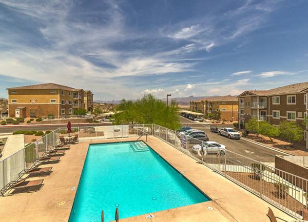 $1,126 / 2br - Sparkling Pool, Energy Efficient Appliances, Ceiling Fan (2250 Cougar Drive, Laughlin, NV)63618564683649122