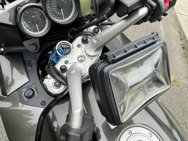 2009 Yamaha FJR1300ES, pocos kilómetros - $5.900 (Olympia Tacoma)63439403328899124