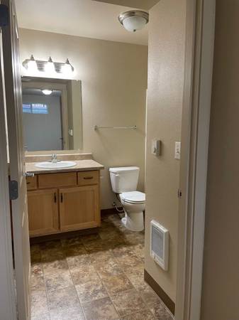$1,758 / 2br - 1082ft2 - Oversized Walk In Closets, Clubhouse, Outdoor Firepit (7915 NE Burton Rd, Vancouver, WA)63842022543107124