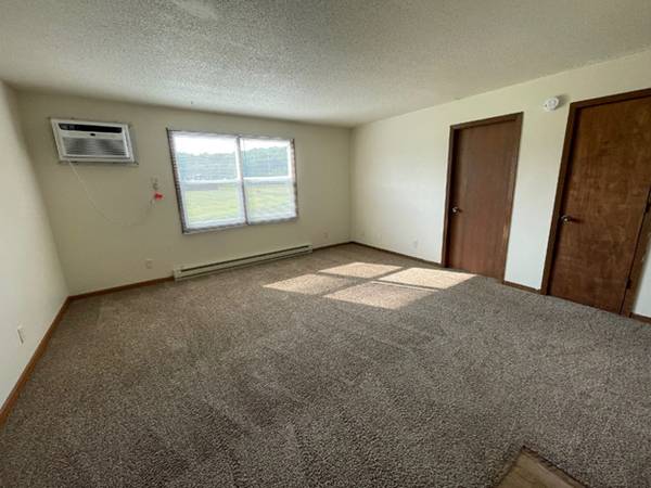 $745 / 2br - 575ft2 - 🏡 ¡SIN DEPÓSITO! -- 2HAB/1BA – $745/mes – Admite mascotas (solo gatos)💥 (Menomonie, WI)63845958646145121