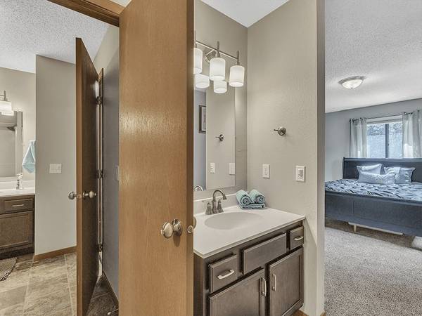 $1,175 / 2br - 1000ft2 - in Waite Park MN, 2bd 1ba, Swimming Pool (408 Park Meadows Dr, Waite Park, MN)63988653135747121