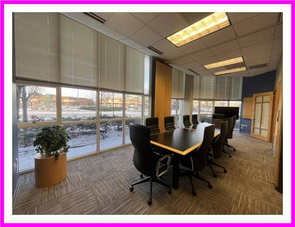 $500 Corner Window Suite! The sunlight will warm your work days! 🌞🌝63898474395523124