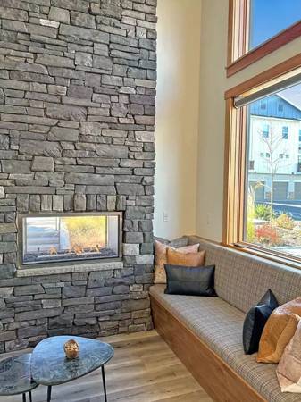 $1,795 / 1br - 834ft2 - Animal lover? This is the purrfect place for you! We are pet friendly! (Bend)63839294333827121