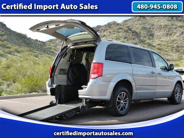 2017 Dodge Grand Caravan Wheelchair Handicap 1