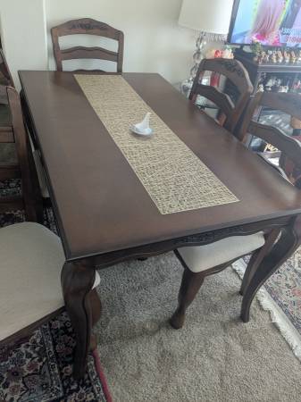 Very fine dinning table mahogany walnut wood 1