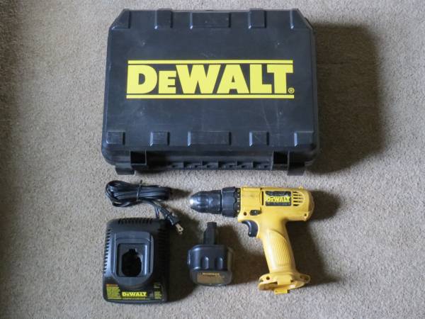 Dewalt Cordless Drill W/ Case, Charger, & Battery 1
