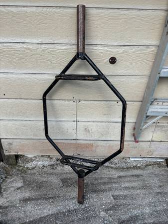 Barbell trap shrug hex bar neutral grips 1
