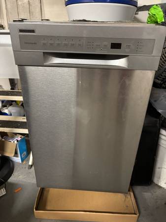 Working 18” dishwasher, read description 1