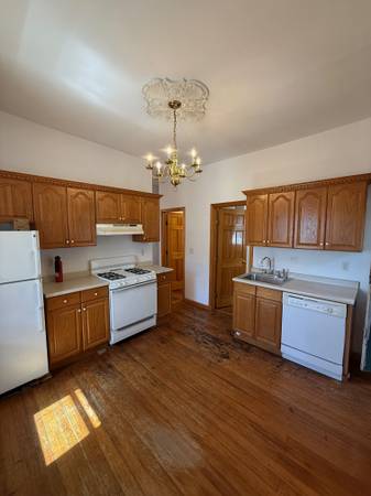 $2,200 / 2br - New! Spacious Brighton 2bed with RoofDeck..OffStreetPkng..Dish..Pet (Brighton-57/64/501 BUS)63869887561473122