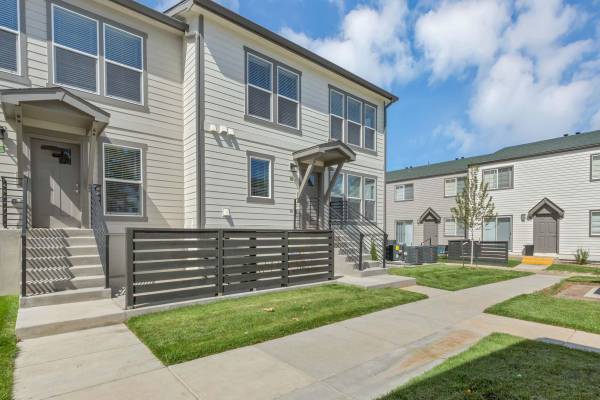$1,800 / 2br - 959ft2 - 2 bedroom, Microwave, Two Tone Interior Paint (8300 Sheridan Boulevard, Westminster, CO)63973503320450122