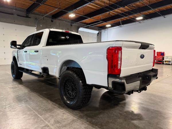 2023 Ford F-350 Super Duty Diésel 4x4 4WD Camioneta F350 XLT 4 puertas Cabina Crew - $63,900 (Platinum Motors Corp)63438173403777121