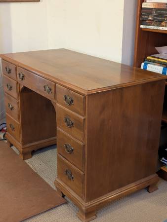 Desk, medium size 1